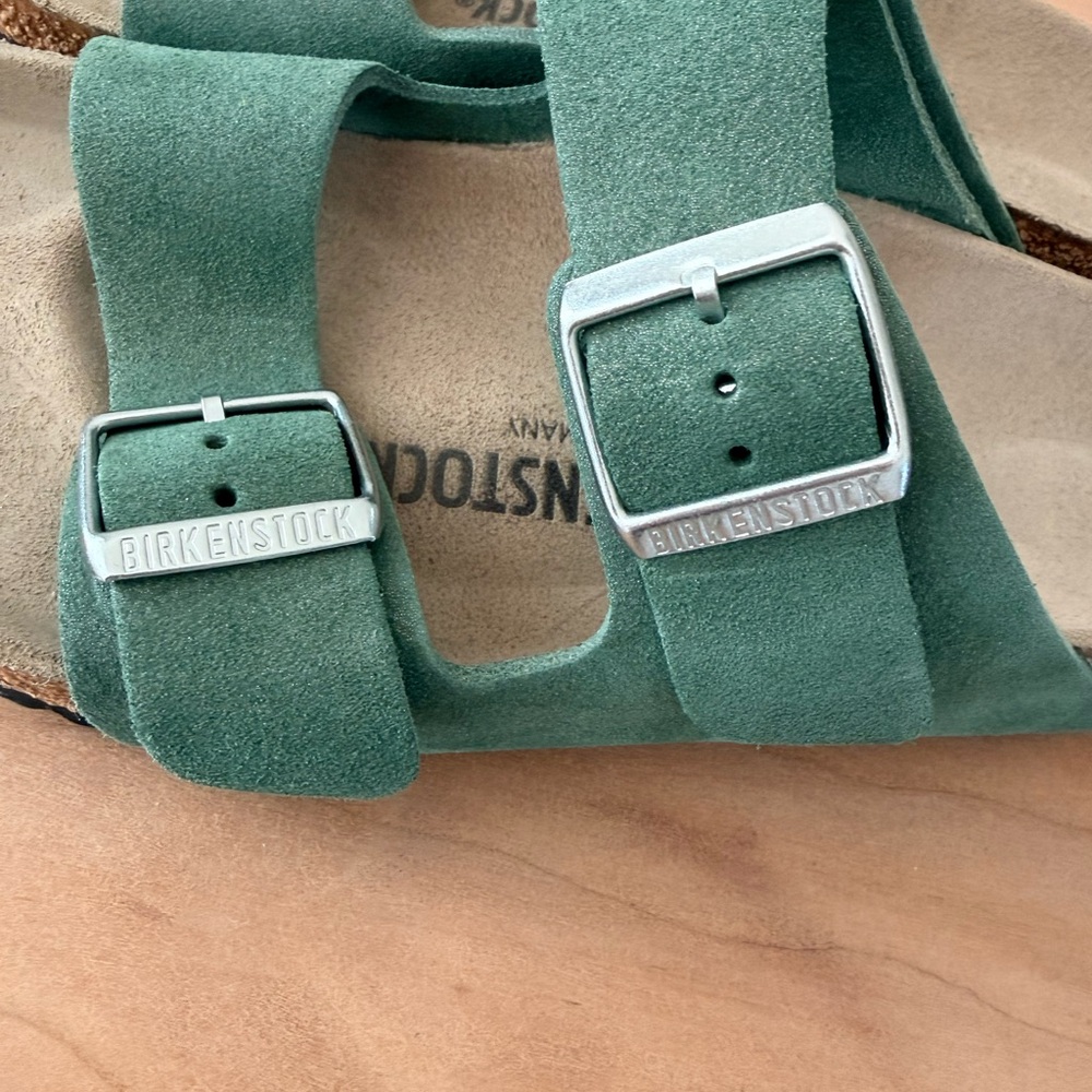 Birkenstock Arizona style in Shimmering Thyme suede. - Picture 3 of 8
